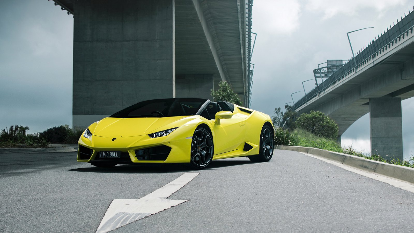 Lamborghini huracan lp-4 for rent Dubai