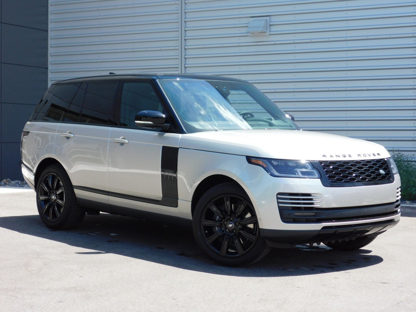 Range Rover HSE Rent Dubai