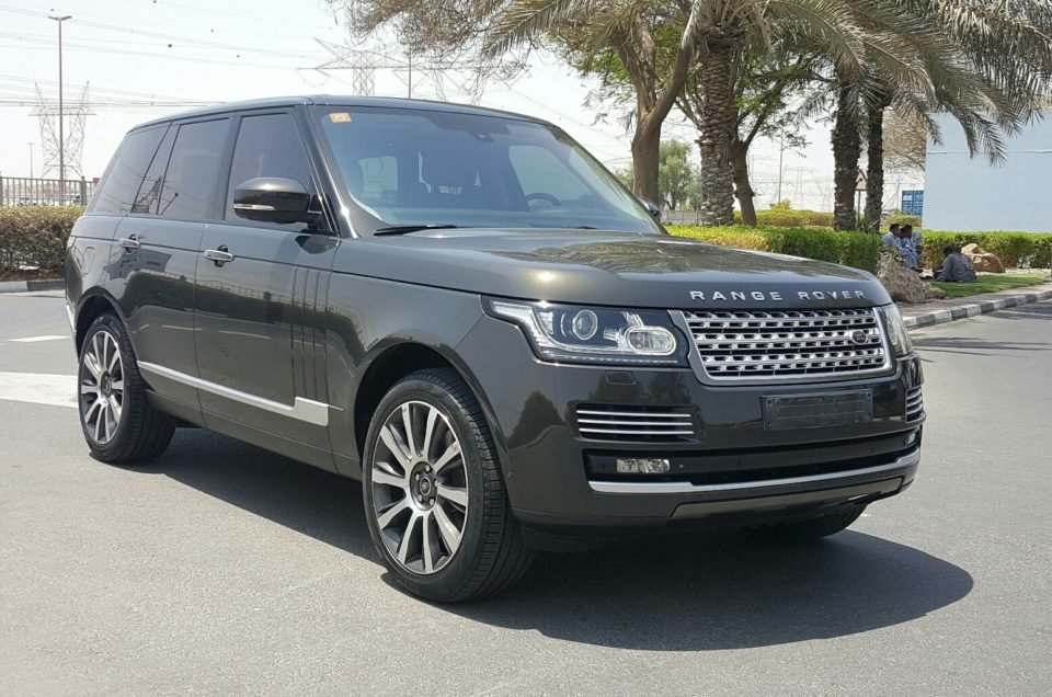 Range Rover vogue SE supercharged Rent Dubai