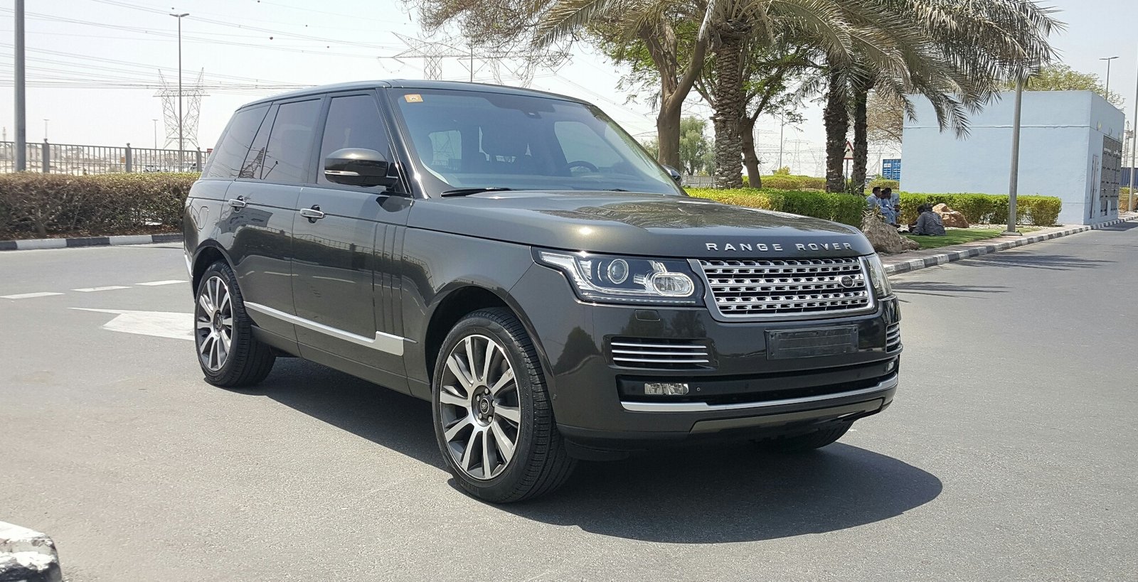 Range Rover vogue SE supercharged Rent Dubai