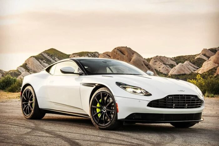 Aston Martin DB11 AMR