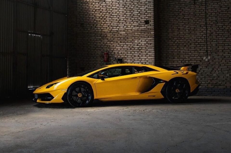 how much is to rent a lamborghini in dubai