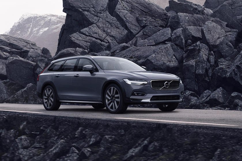 2022 Volvo V90 Cross Country rental dubai