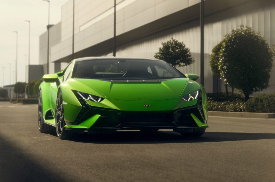 2023 Lamborghini Huracan Tecnica Rental Dubai - Luxury Car Rental Duba